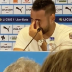 Dimitri Payet en larmes