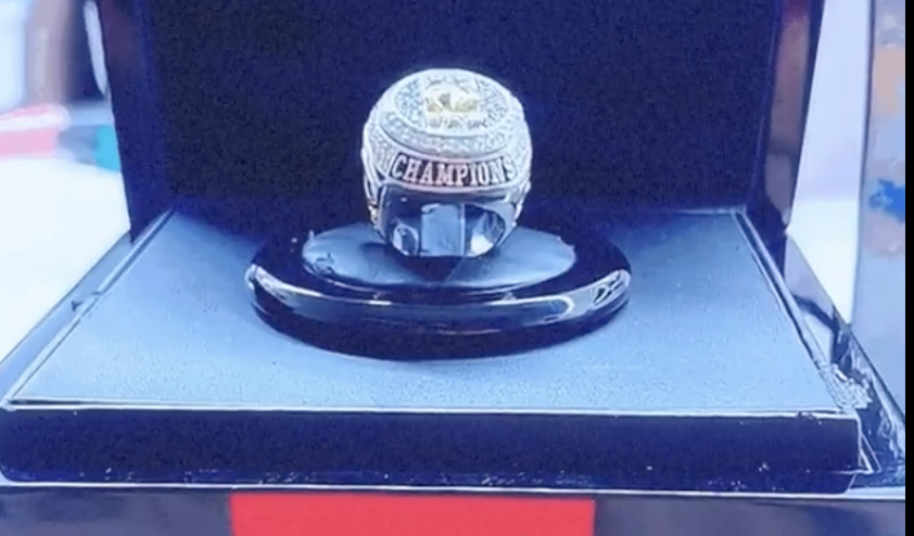 Nabil Fekir offre sa bague de champion du monde