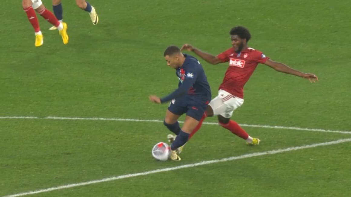 Mbappe cheville Brassier