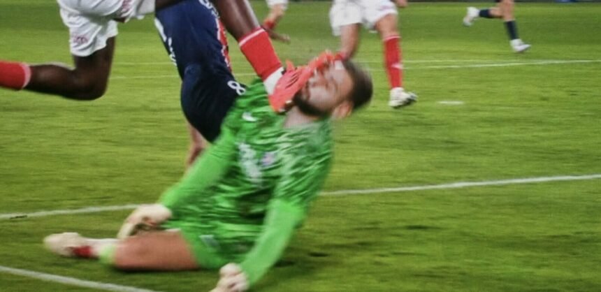 Donnarumma le visage en sang ©Ligue 1