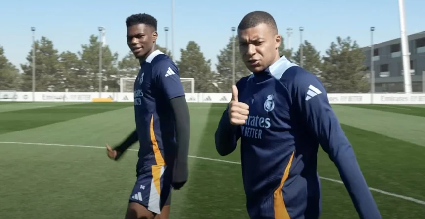 Aurélien Tchouaméni et Kylian Mbappé