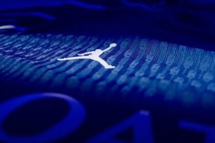 Le maillot Jordan du PSG Bleu