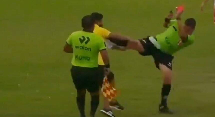 Un arbitre au pérou se défend avec un high Kick
