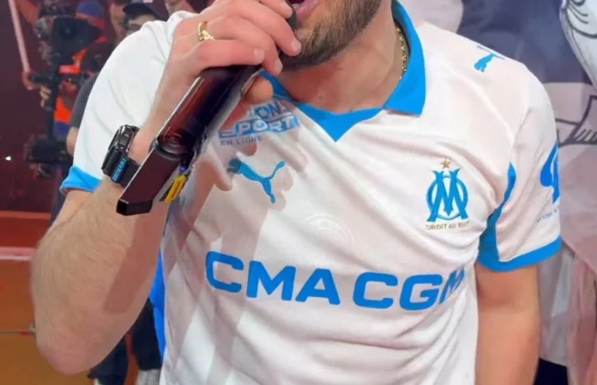 Jul avec le nouveau maillot de l'OM