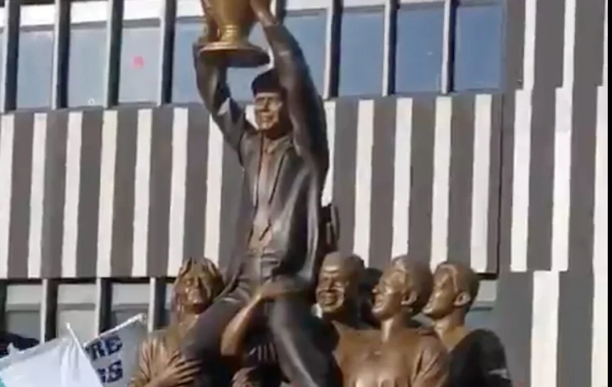 La statue de Bernard Tapie, figure légendaire de l'OM