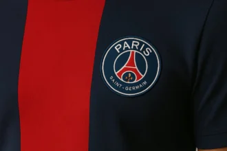 Le PSG et ses couleurs traditionnelles, en bleu et rouge