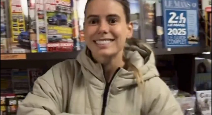La femme de Marquinhos achetent tous les journaux sur le sacre du PSG !