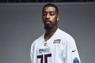 Presnel Kimembe avec le maillot Foot US du PSG