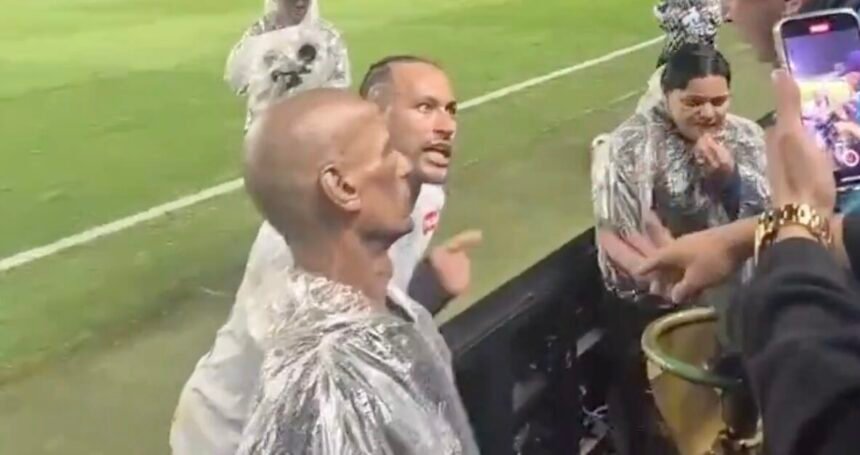 Neymar s’embrouille avec un supporter et célèbre un but fantôme