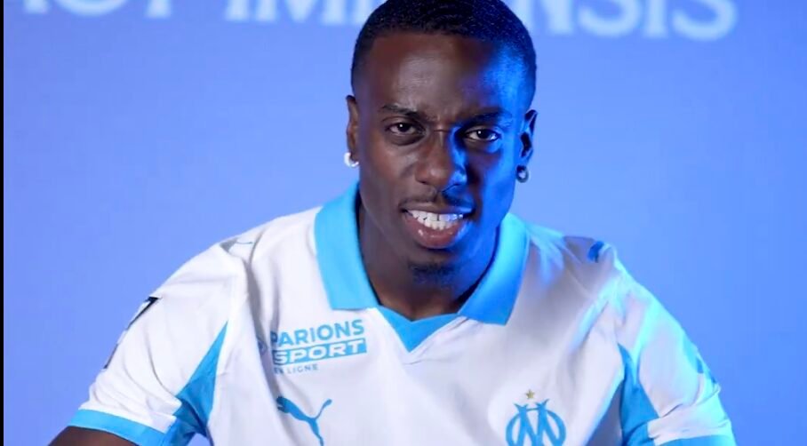 VIDEO. OM/PSG: L’arbitre sort le mauvais carton… il est rouge
