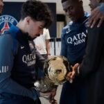 VIDEO. Vitinha carresse le Ballon d'Or avec une folle envie