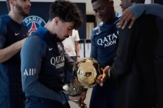 VIDEO. Vitinha carresse le Ballon d'Or avec une folle envie