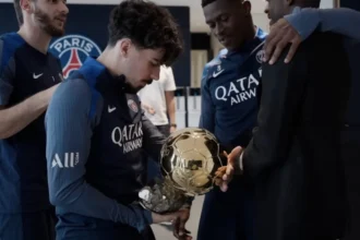VIDEO. Vitinha carresse le Ballon d'Or avec une folle envie