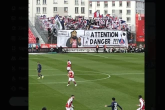 PSG. La drôle de banderole capitaine Haddock des supporters parisiens contre Brest
