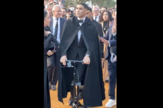 VIDEO. Hakimi récupère son Ballon d’Or Africain… en« trottinette de gala »