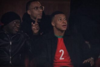 Kylian Mbappé avec le maillot du Maroc