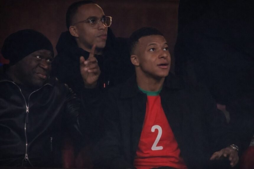 Kylian Mbappé avec le maillot du Maroc