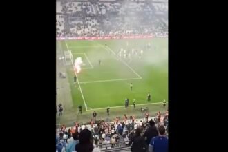 Les joueurs de l'OM visés par des fumigènes de leurs propres supporters