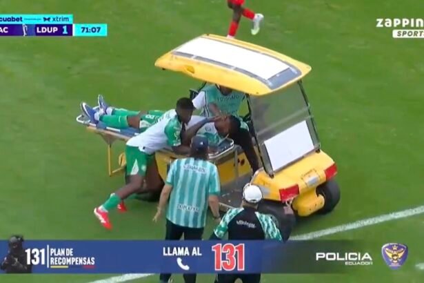 Une voiturette de secours renverse un joueur en plein match !