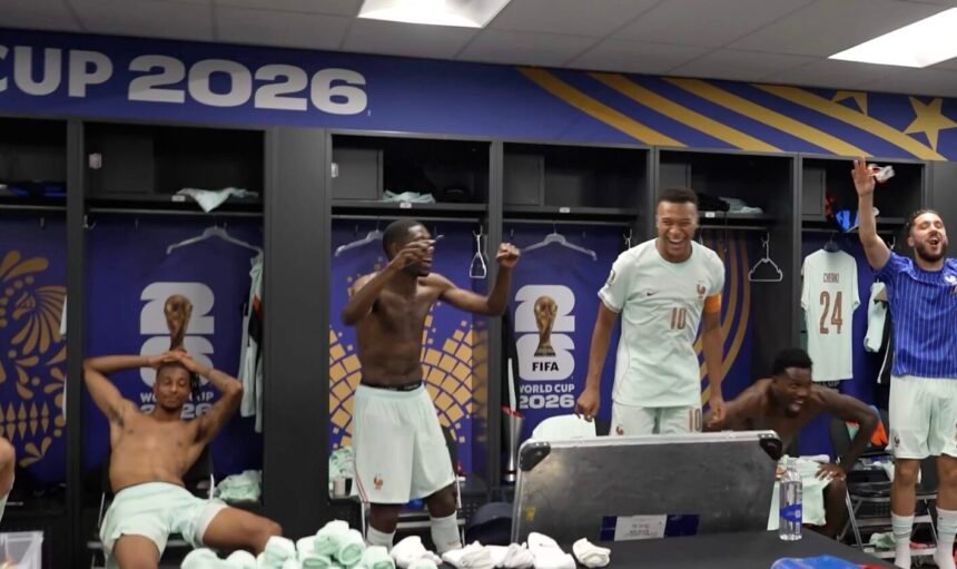 Coupe du Monde : la joie des Bleus dans le vestiaire