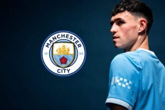 Phil Foden (Credit Photo Man City, montage Kickfootball.fr)